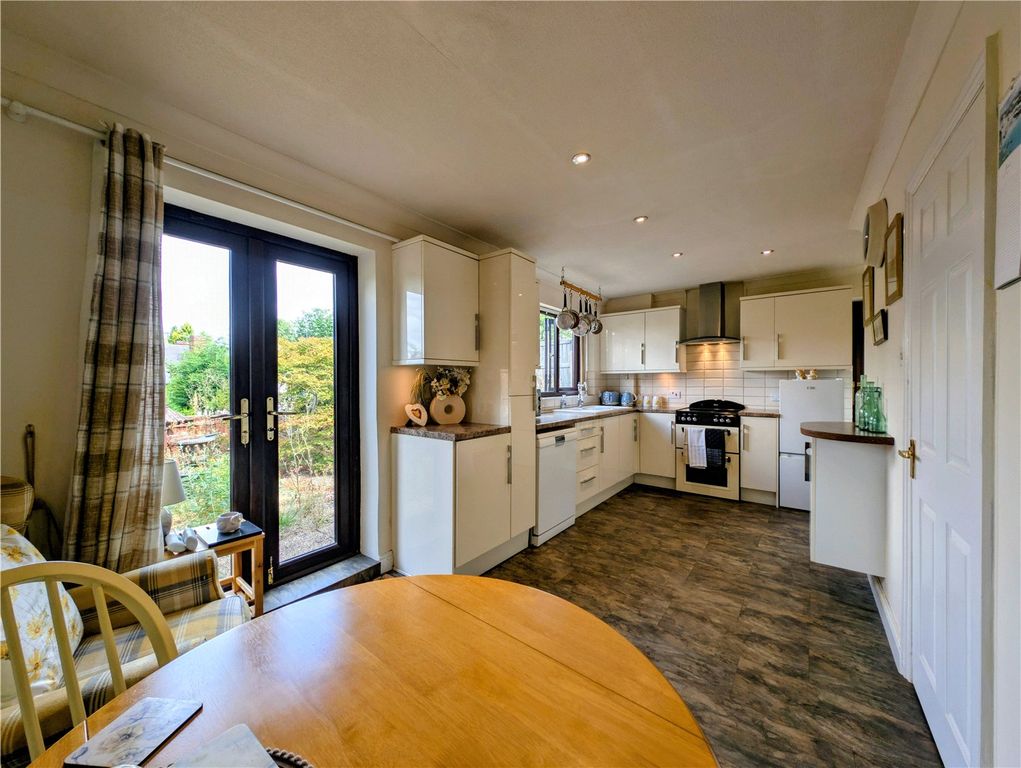 Property photo 3 of 16 Kitchen Diner