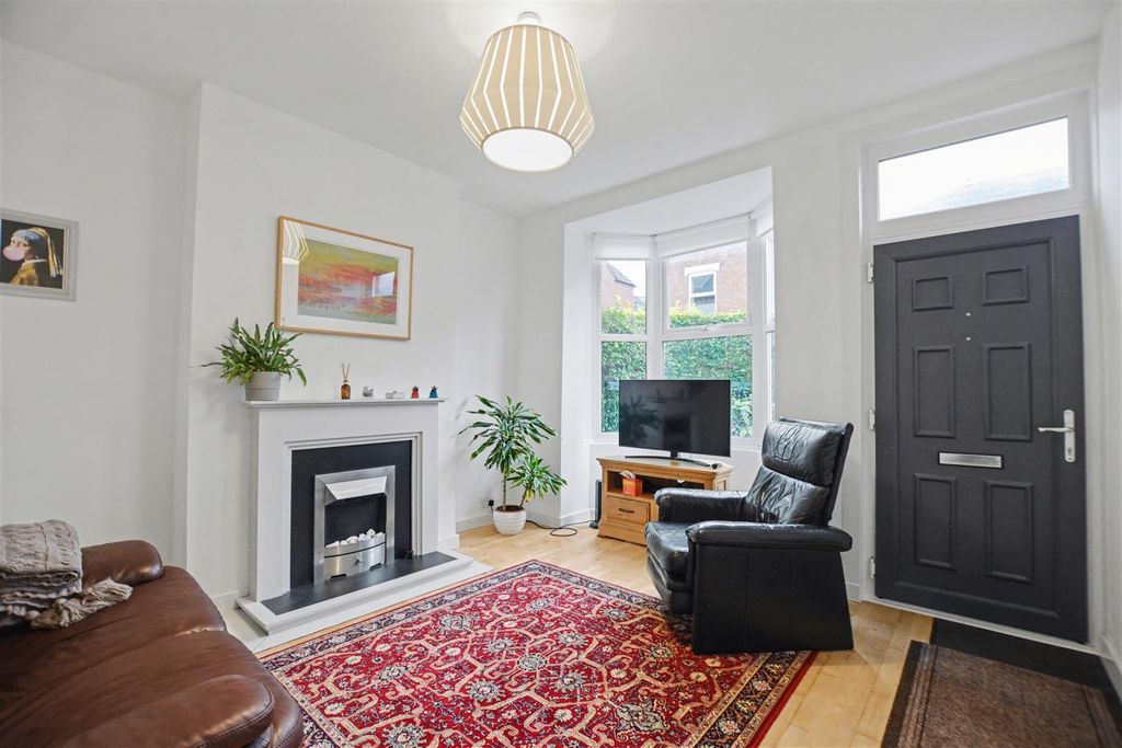 Property photo 2 of 18 Lounge