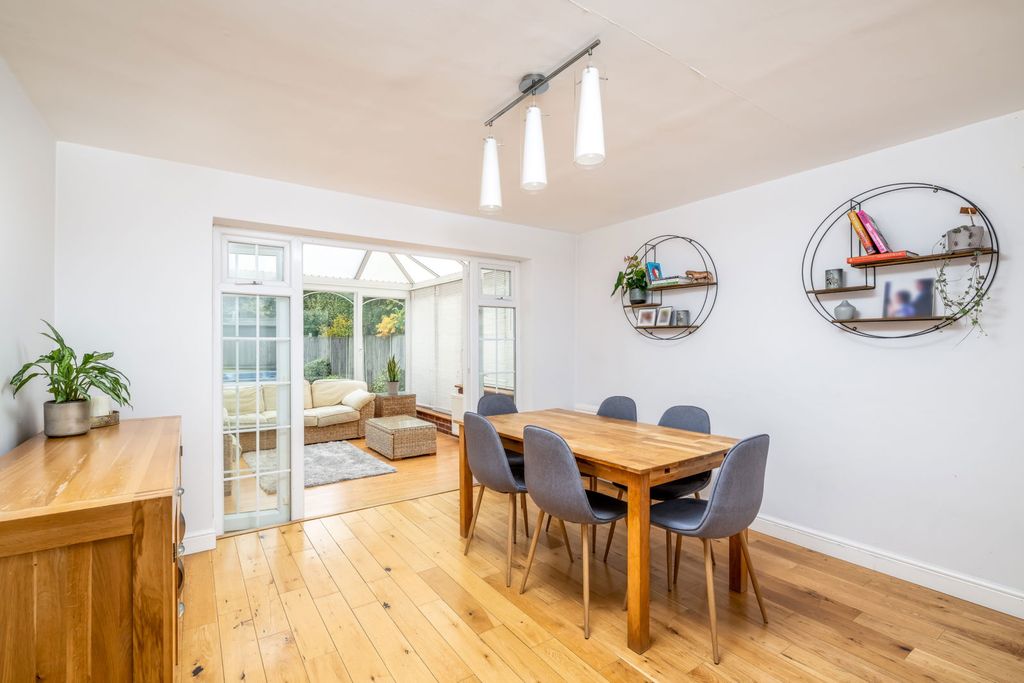 Property photo 3 of 39