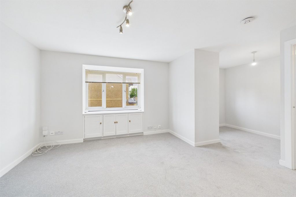 Property photo 1 of 11 Studio / Reception