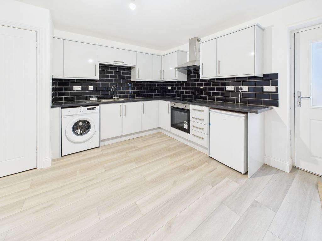 Property photo 3 of 8 Gallery