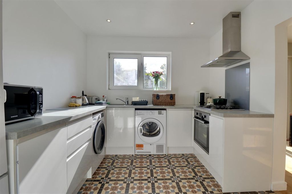 Property photo 2 of 15 Kitchen