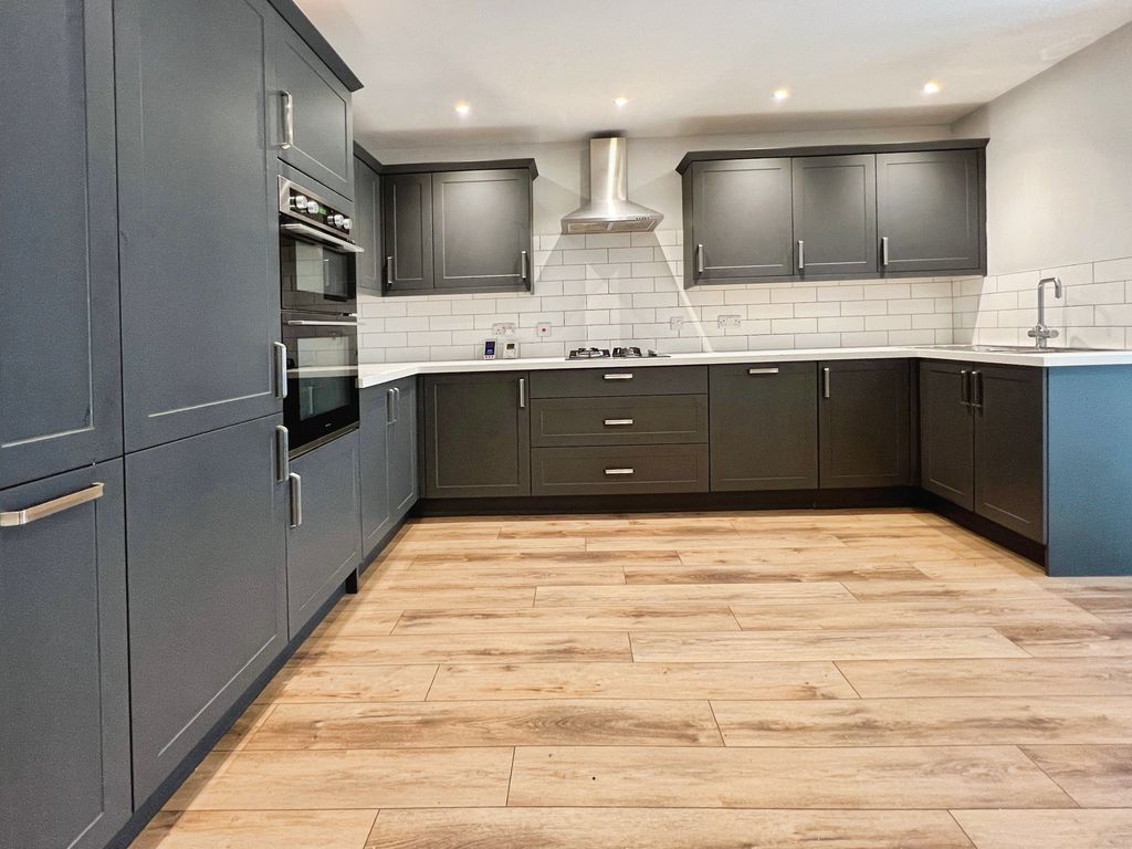 Property photo 2 of 17 Kitchen