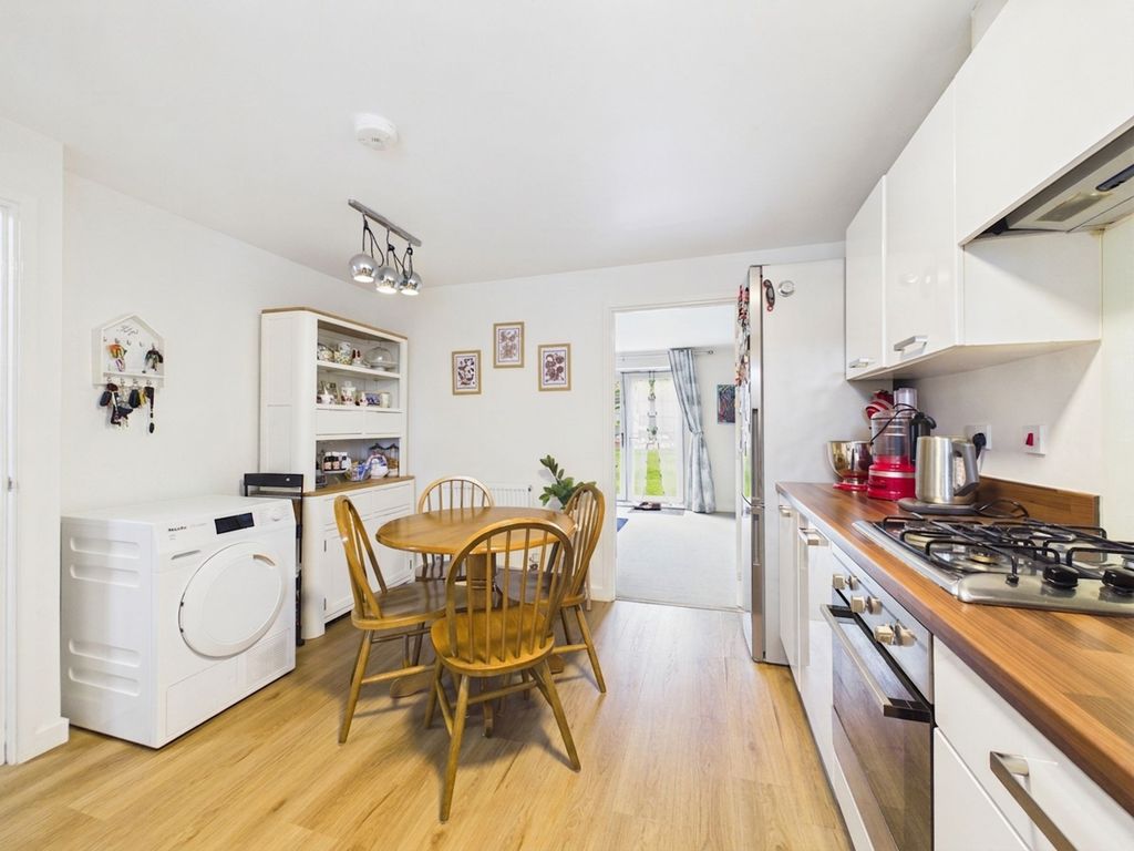 Property photo 2 of 16 Dining Kitchen