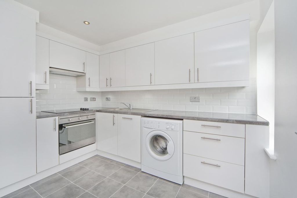 Property photo 2 of 9 Kitchen