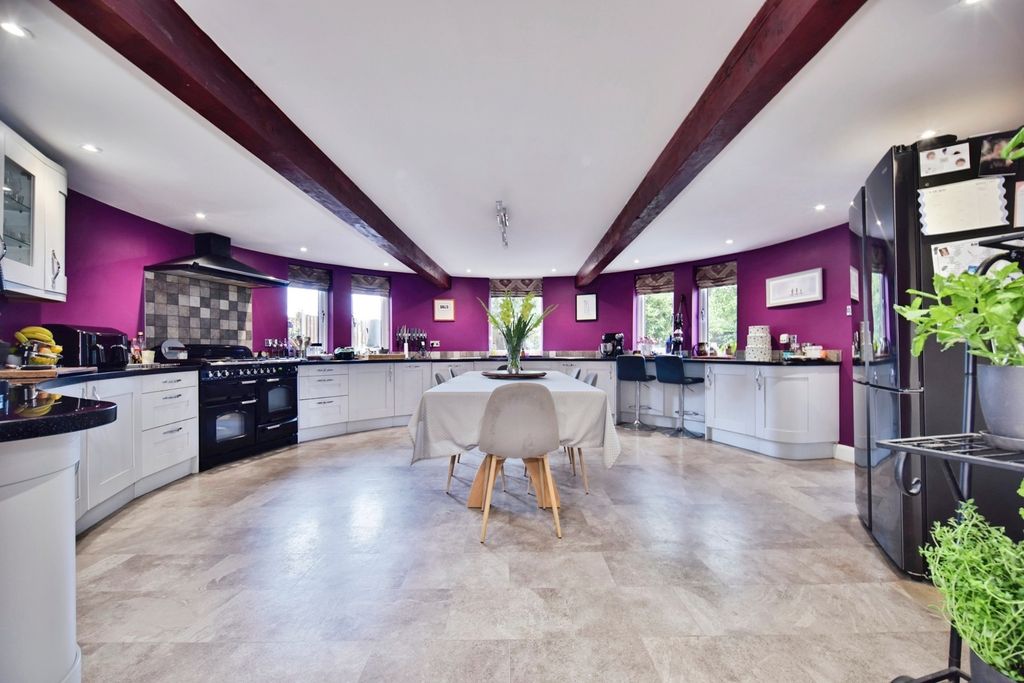 Property photo 3 of 24 Pbox-Img.Jpg