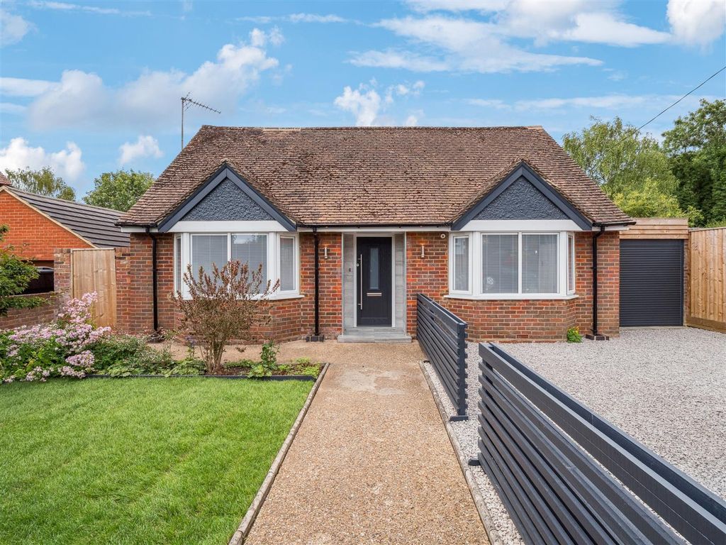 Property photo 1 of 27 Bushmead Road, Whitchurch