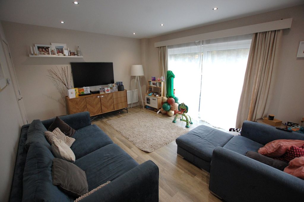 Property photo 2 of 16 Picture No. 18