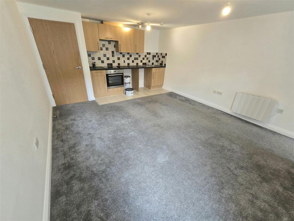 Property photo 3 of 5 Lounge Kitchenette