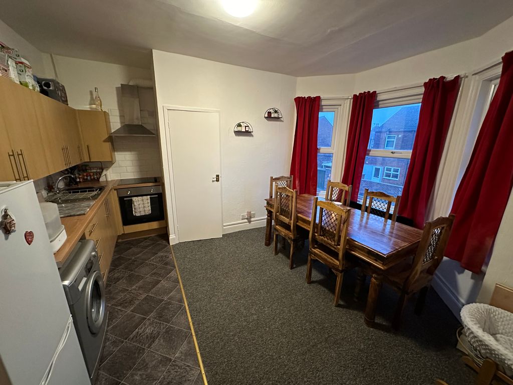 Property photo 2 of 6 Kitchen