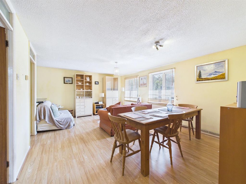 Property photo 2 of 12 2 - Two Bedroom Flat For Auction, Speedwell.Jpg