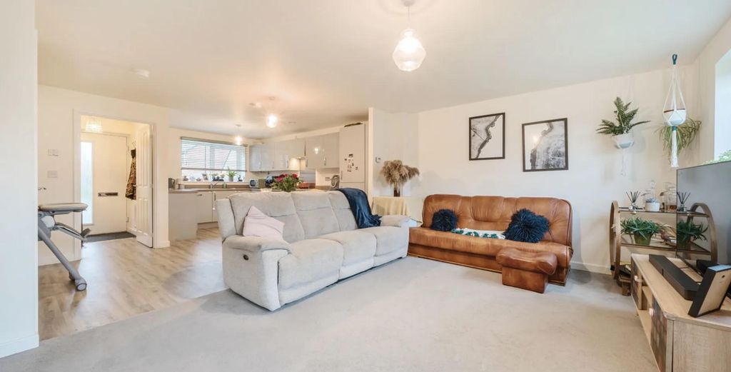 Property photo 3 of 10 Img_9372