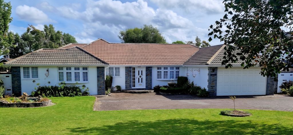 Property photo 1 of 28 Karenza