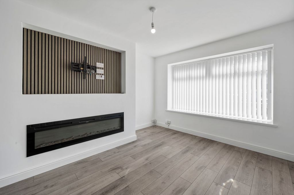 Property photo 2 of 25