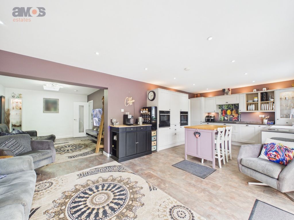 Property photo 2 of 19 5445841