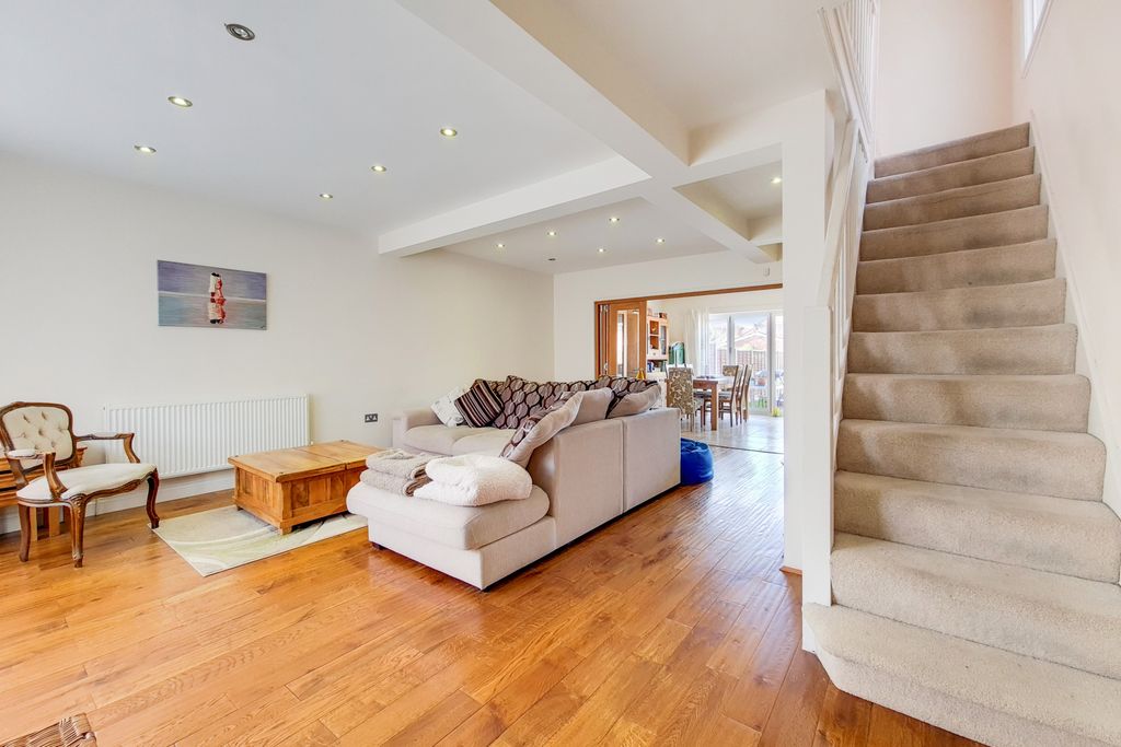 Property photo 2 of 20