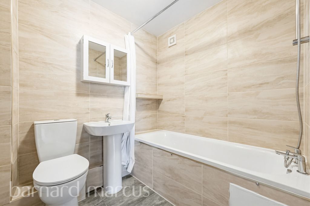 Property photo 3 of 7 Bathroom