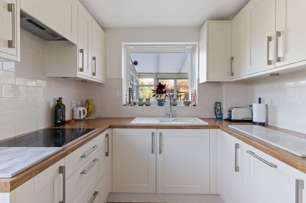 Property photo 3 of 20 Kitchen