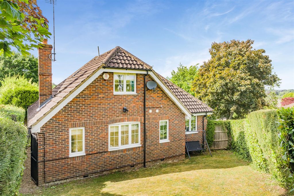 Property photo 2 of 16 8649943-Exterior06.Jpg