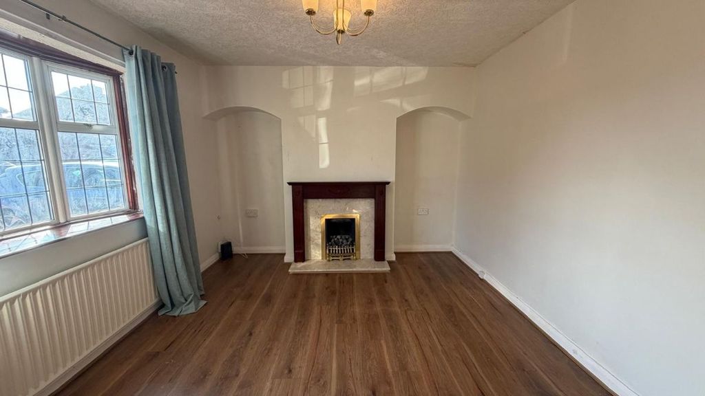 Property photo 2 of 27