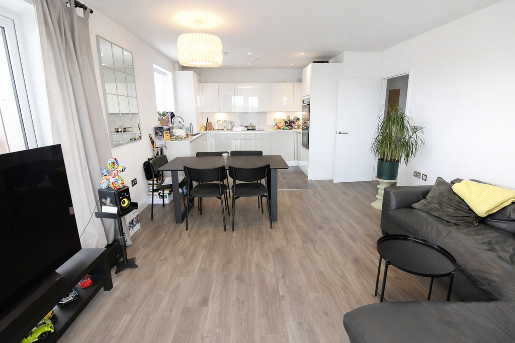 Property photo 3 of 10 Lounge Kitchen