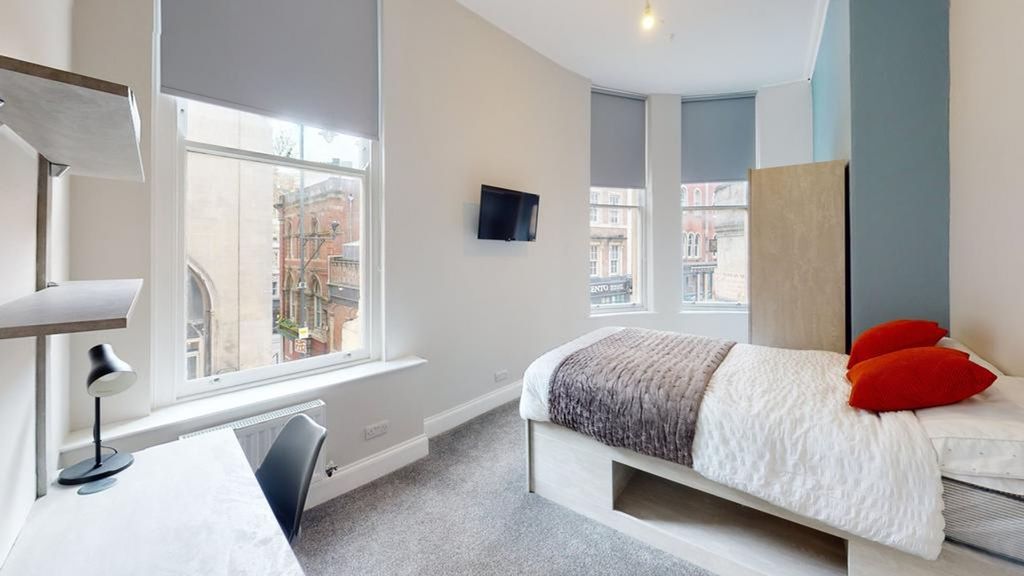 Property photo 1 of 18 A Bright And Inviting Double Bedroom Featuring Mod...
