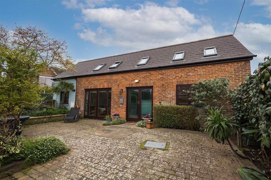 Property photo 1 of 10 Front