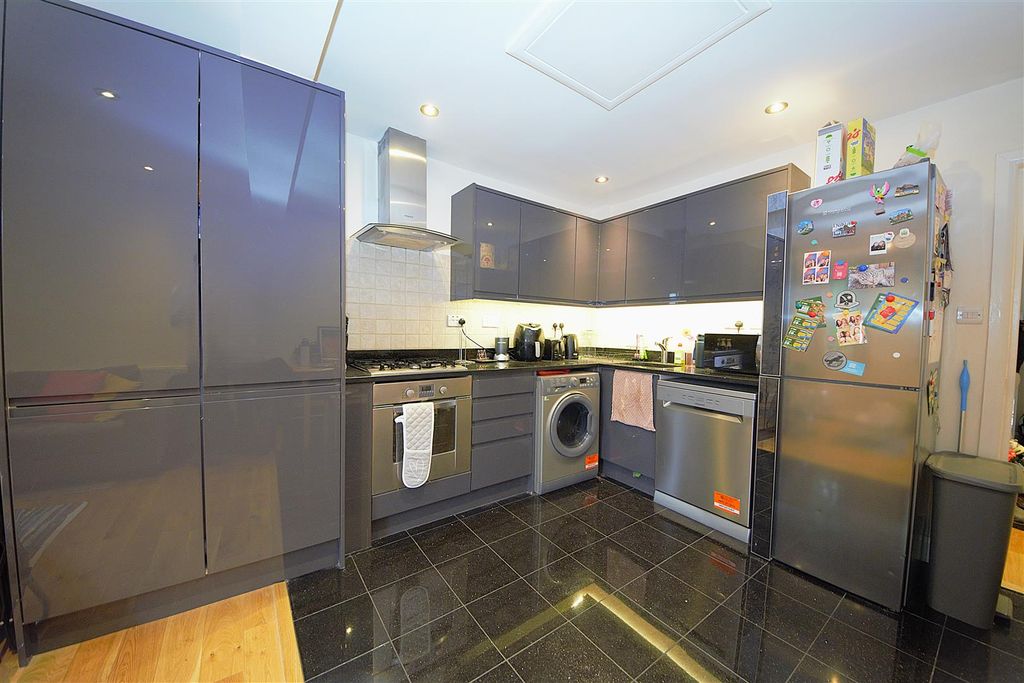 Property photo 3 of 7 Kitchen.Jpg