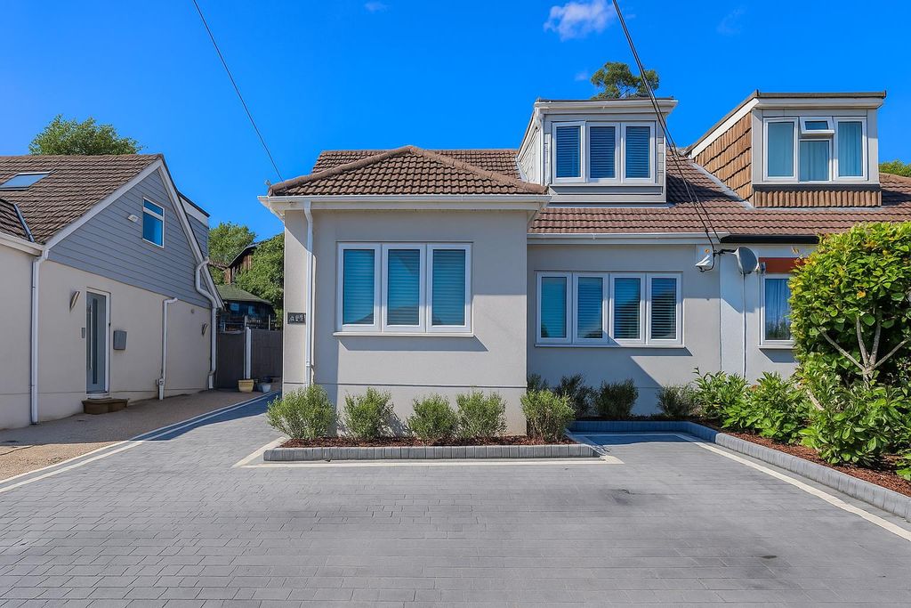 Property photo 1 of 25 Sidwell Avenue