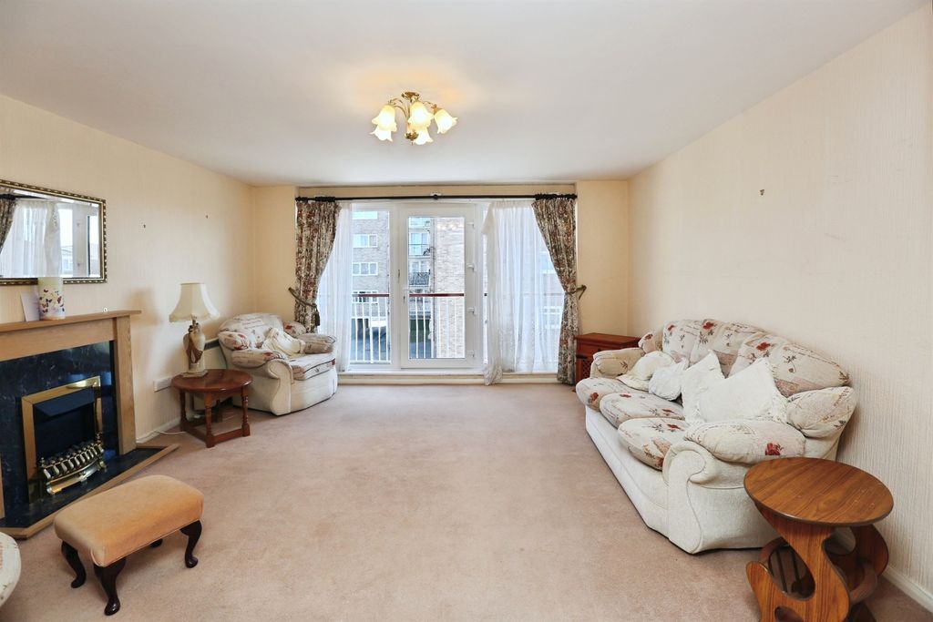 Property photo 2 of 9