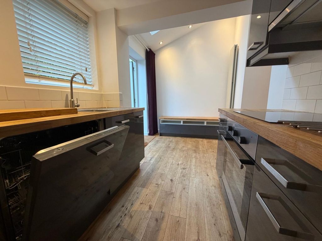 Property photo 3 of 14 7Fe76834-8F6d-49B5-A22B-97E9Deaccafd
