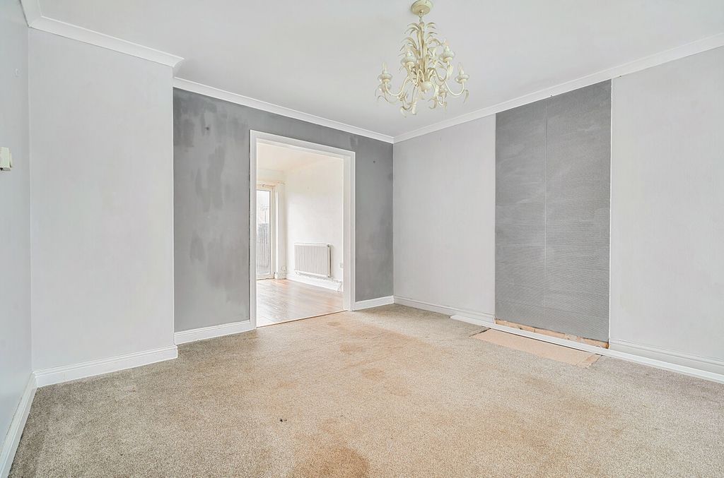 Property photo 3 of 19 1-6A31Ed1cc1B2c-1...