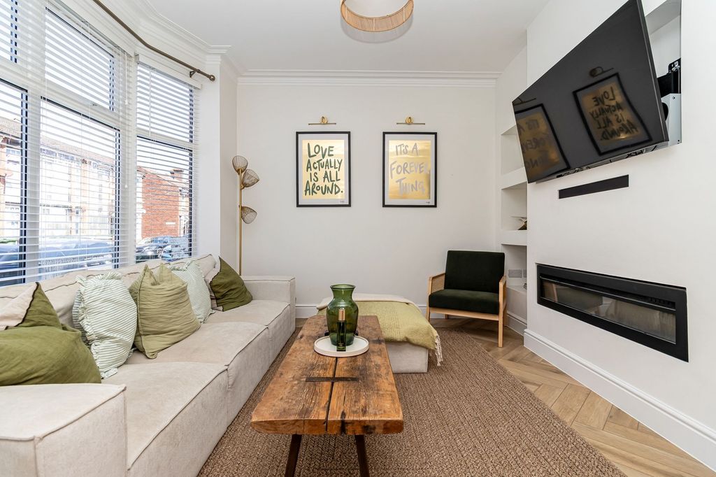 Property photo 2 of 44