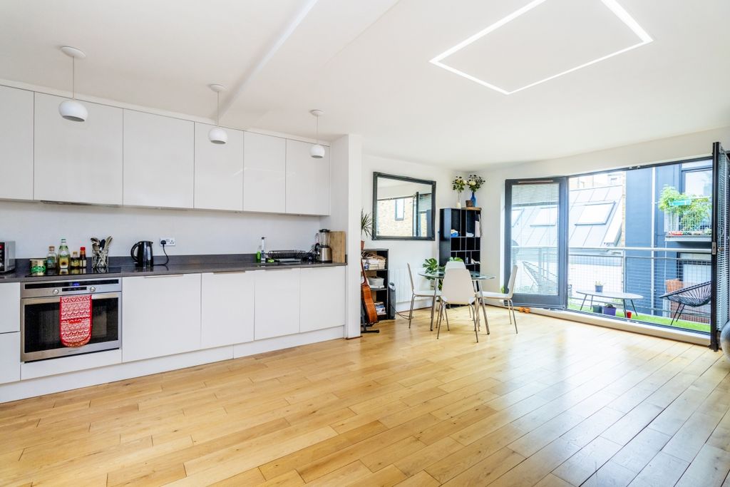 Property photo 2 of 13 Rufford Street