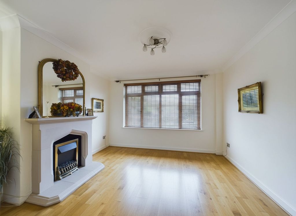 Property photo 2 of 11 Picture No. 24