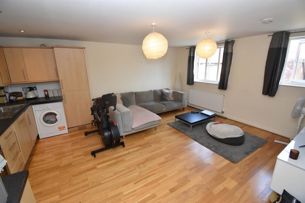 Property photo 2 of 10