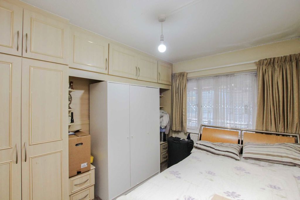 Property photo 3 of 4