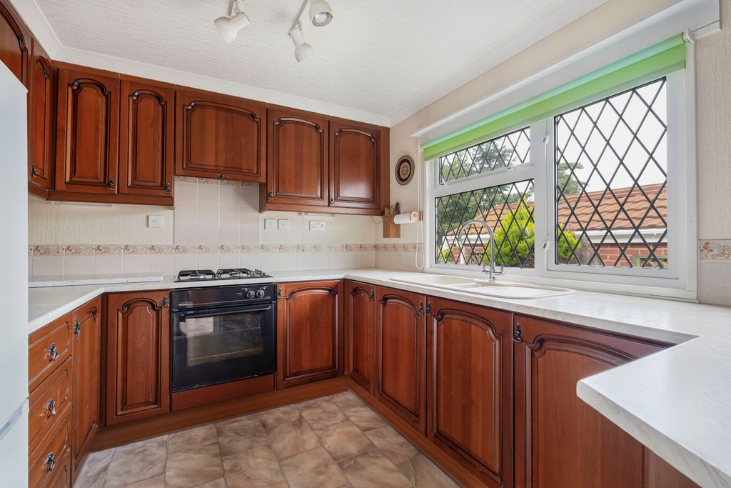 Property photo 3 of 17 Kitchen