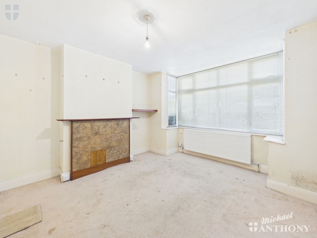 Property photo 2 of 12 Cam03852G0-Pr0789-Still001