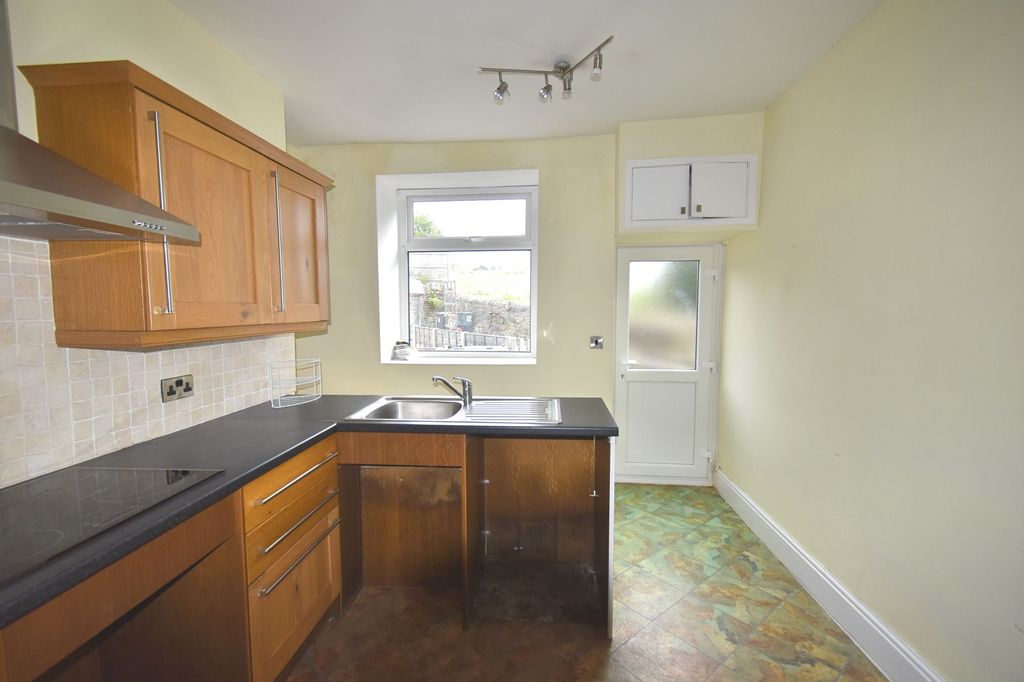 Property photo 3 of 7 Kitchen