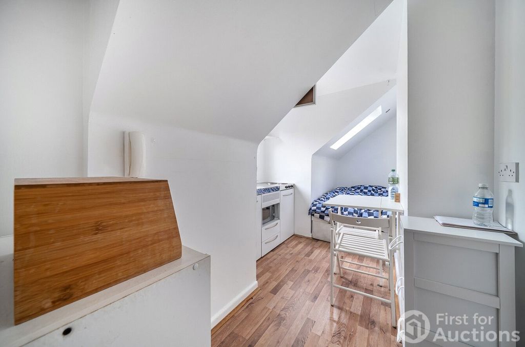 Property photo 2 of 10 2