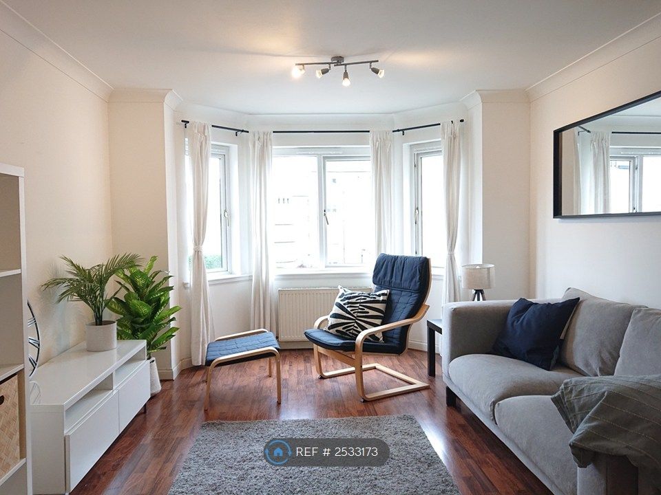 Property photo 1 of 15 Lounge