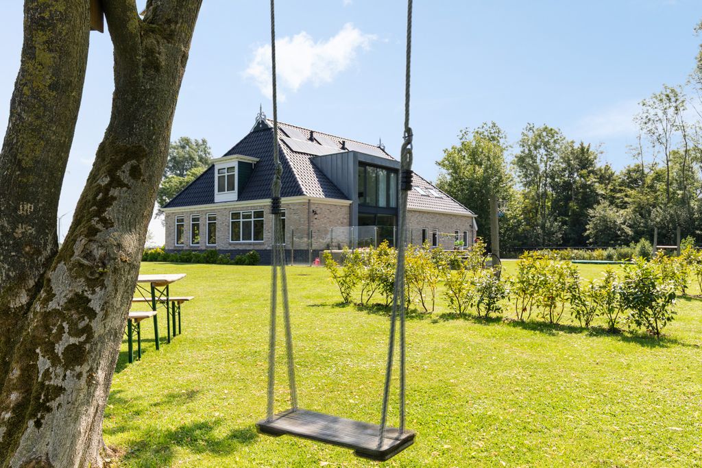 Property photo 3 of 72