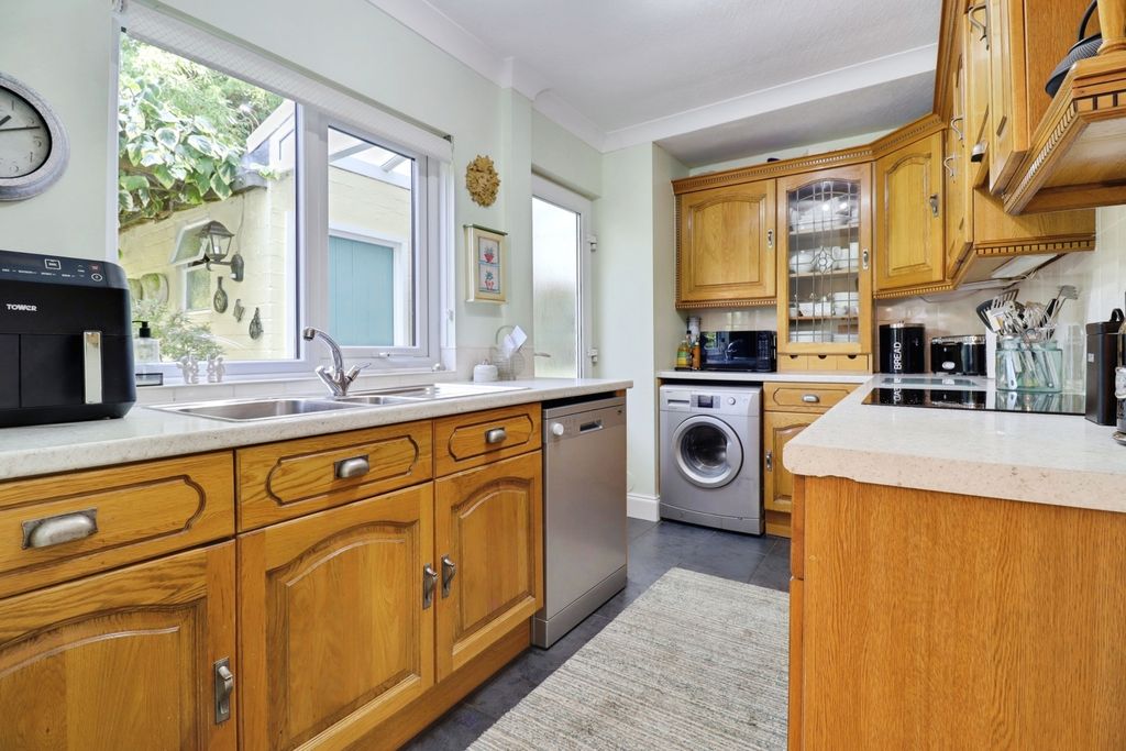 Property photo 2 of 12 Kitchen
