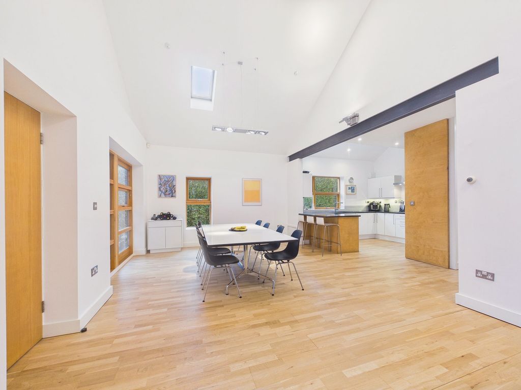 Property photo 2 of 20 Dining Area/Kitchen
