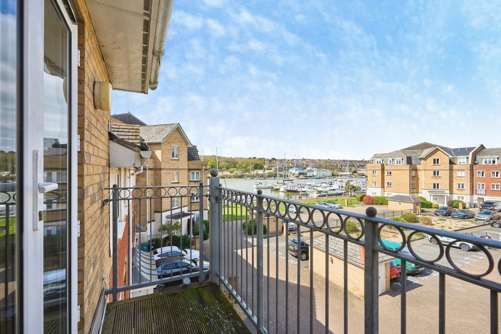 Property photo 2 of 10 Views