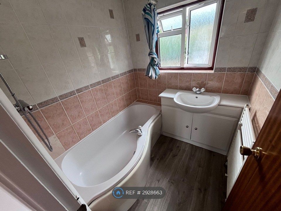 Property photo 3 of 11 Bathroom