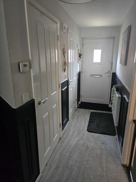 Property photo 3 of 13 16 Romney - Hallway.Jpg