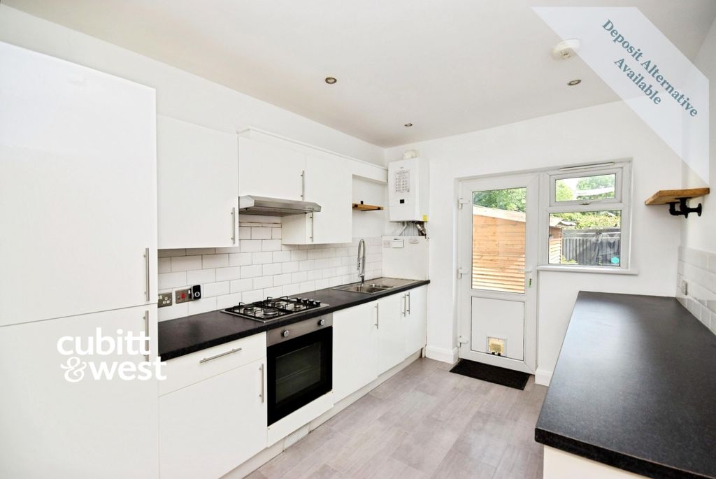 Property photo 3 of 10 Kitchen