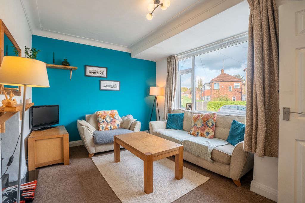 Property photo 3 of 24 27Parklandgardens8